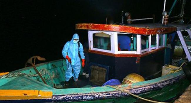 Navy seizes poaching trawler in northern waters